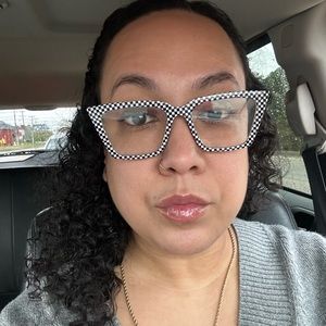 Meet your Posher, Angelina